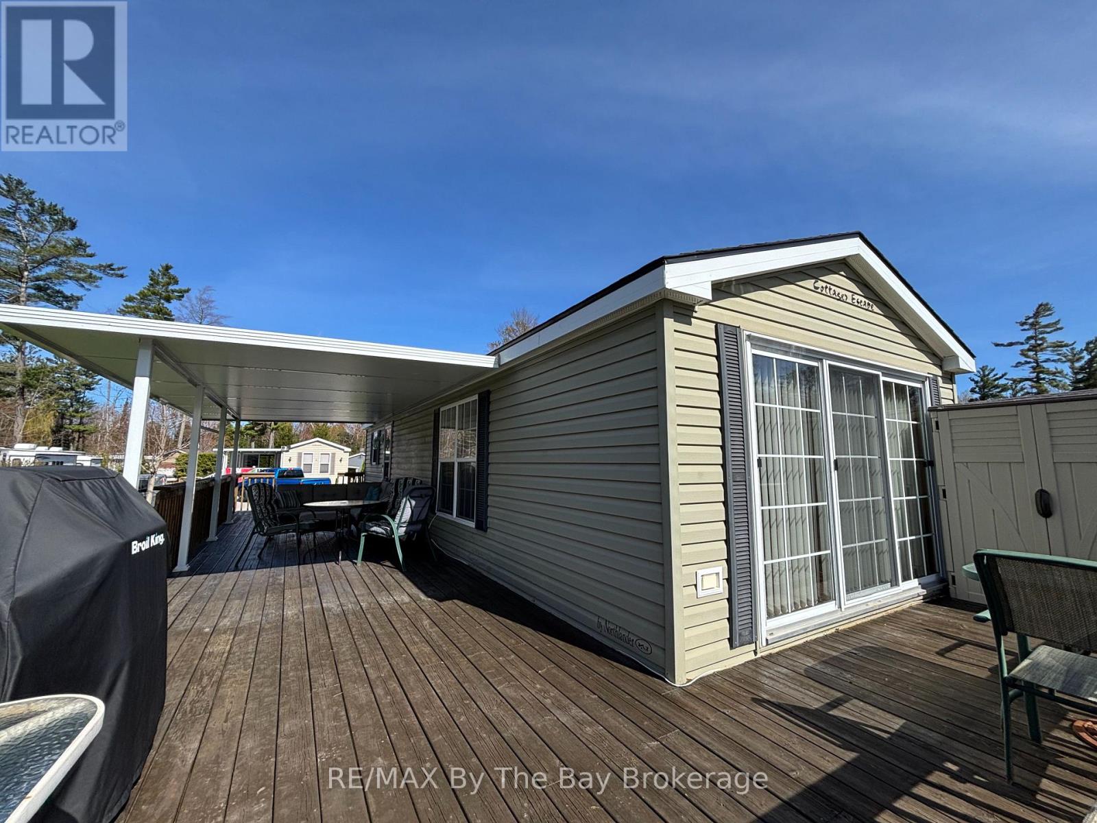 9 Kenora Trail, Wasaga Beach, Ontario  L9Z 1X7 - Photo 4 - S12133310