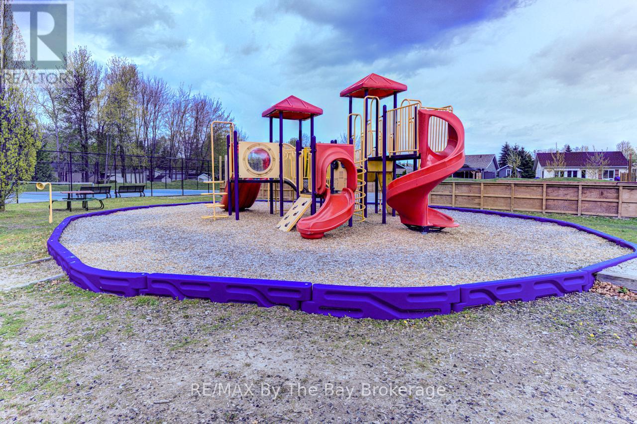 9 Kenora Trail, Wasaga Beach, Ontario  L9Z 1X7 - Photo 44 - S12133310
