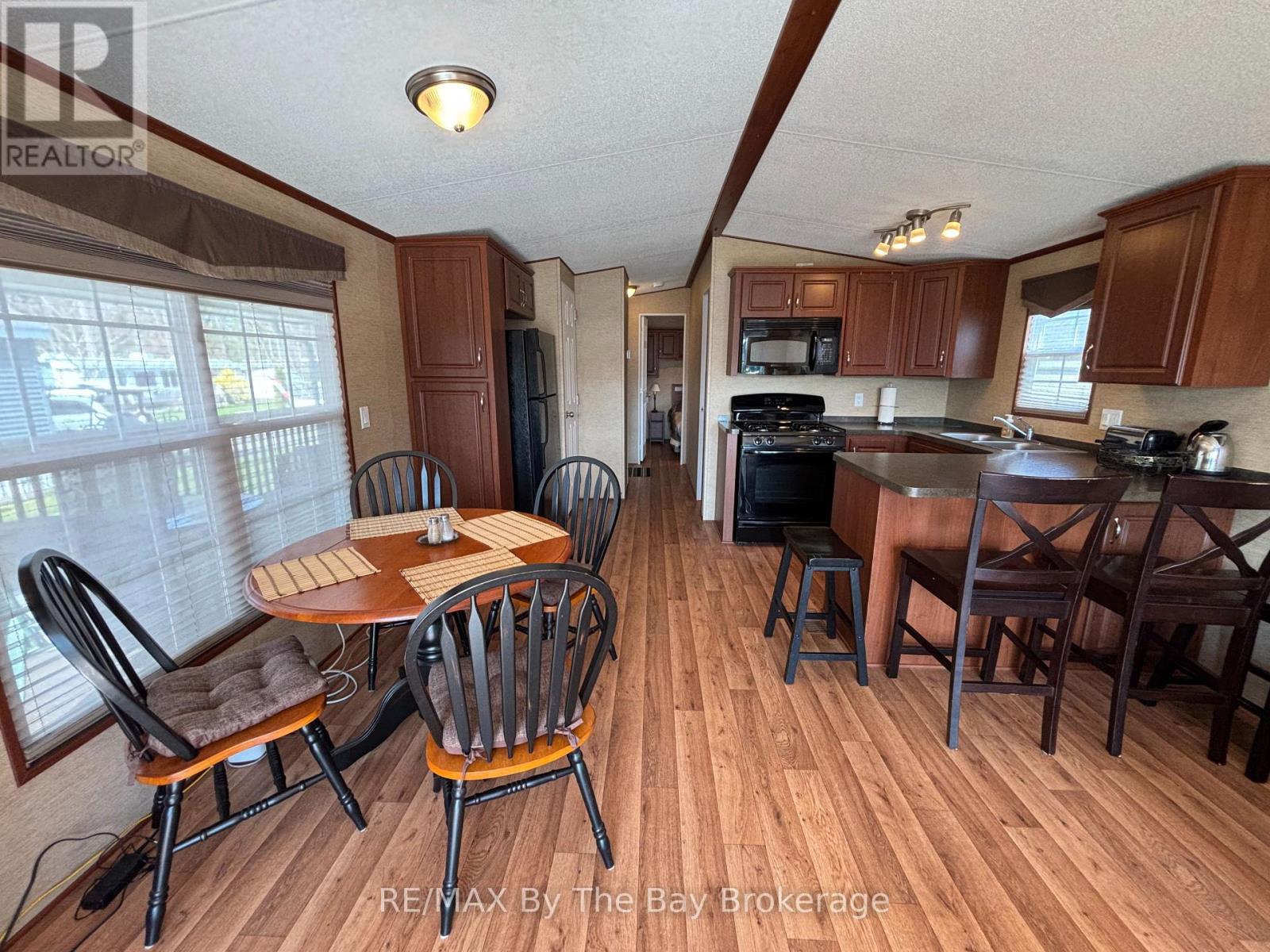 9 Kenora Trail, Wasaga Beach, Ontario  L9Z 1X7 - Photo 9 - S12133310