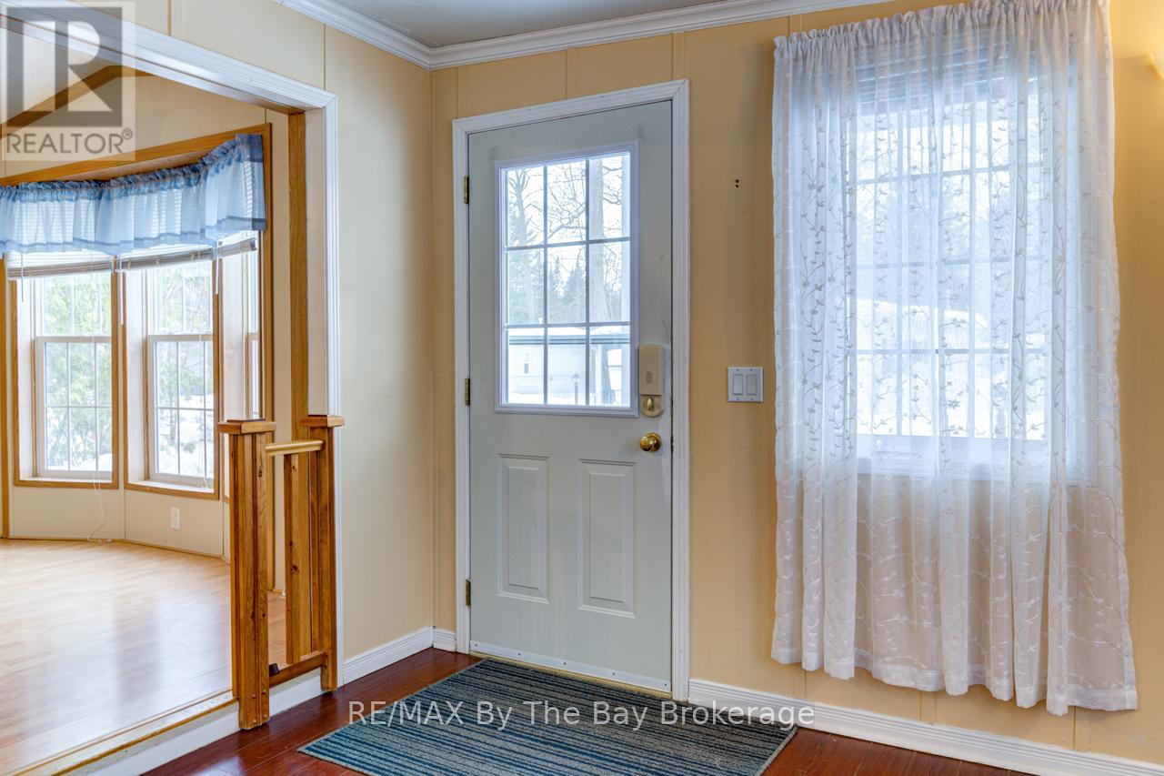 60 Topaz Street, Wasaga Beach, Ontario  L9Z 1X7 - Photo 15 - S12133381
