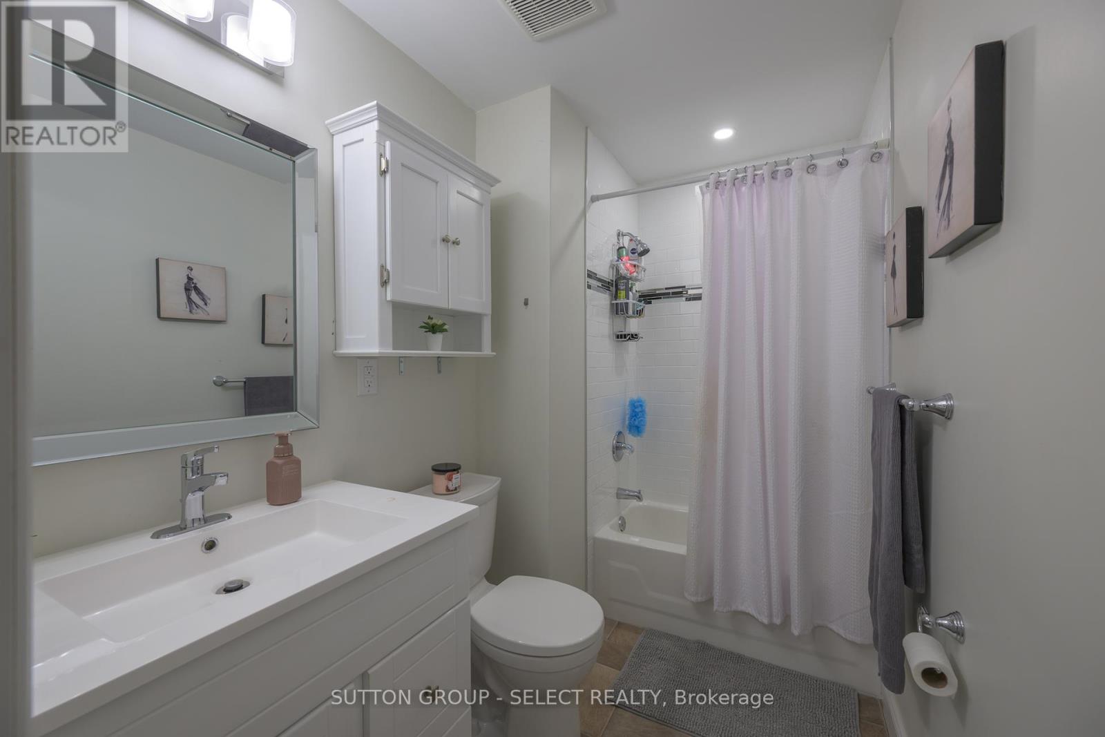 19 Donnybrook Road, London North, Ontario  N5X 3C7 - Photo 43 - X12133277