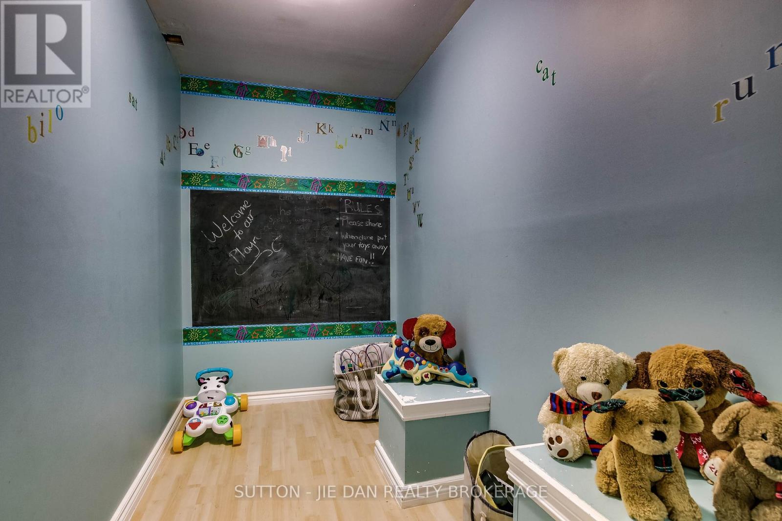 1817 Mickleborough Drive, London North, Ontario  N6G 5R4 - Photo 21 - X12133342