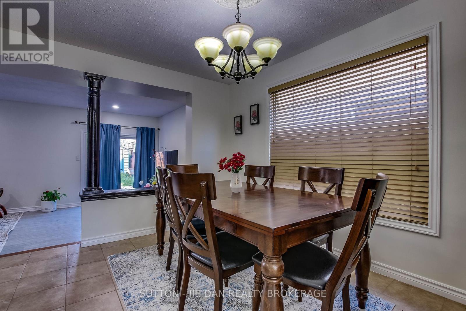 1817 Mickleborough Drive, London North, Ontario  N6G 5R4 - Photo 4 - X12133342