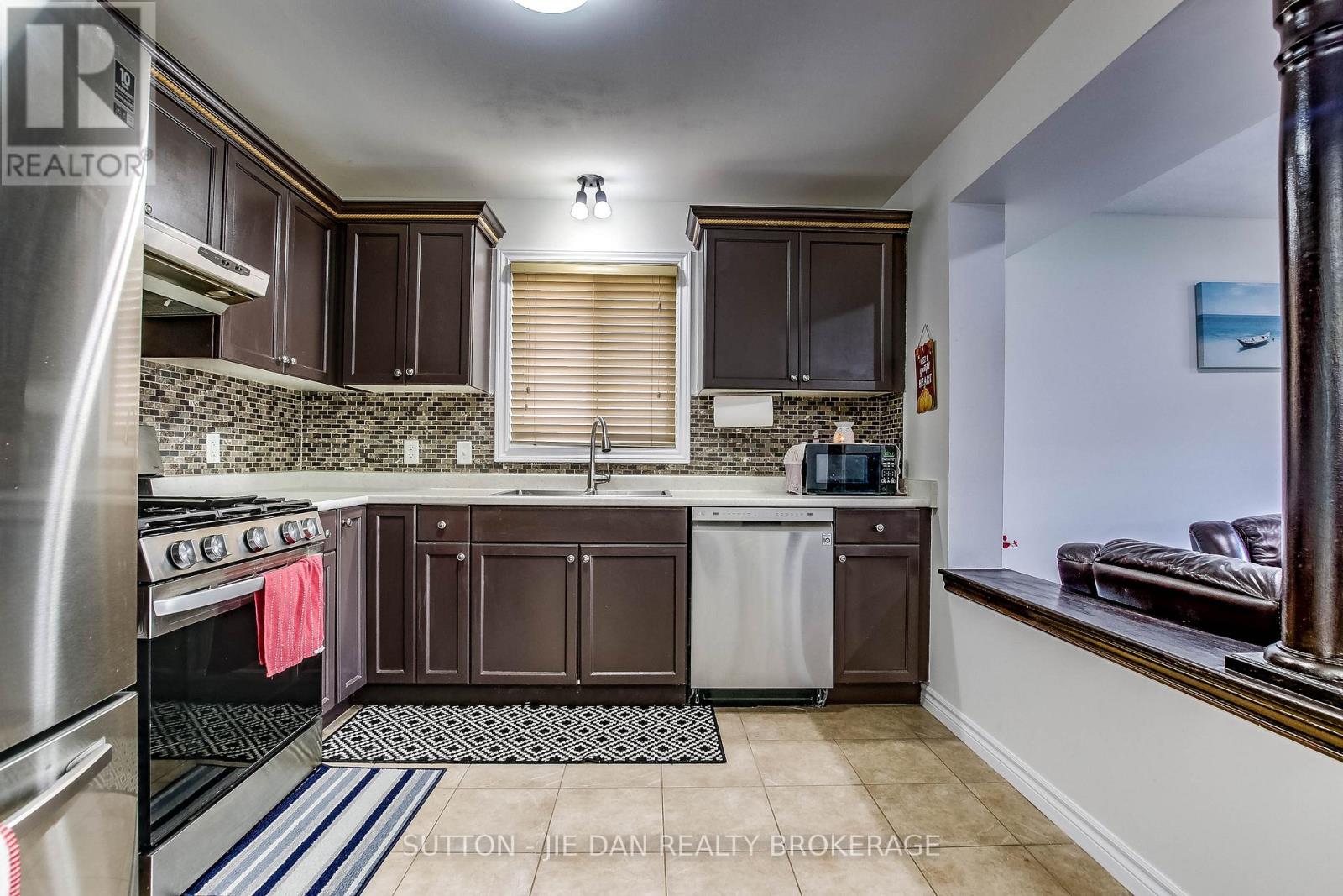 1817 Mickleborough Drive, London North, Ontario  N6G 5R4 - Photo 5 - X12133342