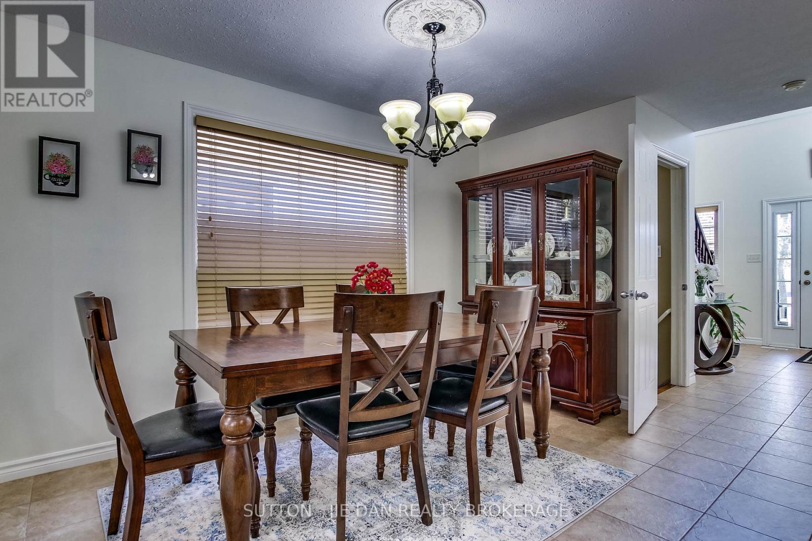 1817 Mickleborough Drive, London North, Ontario  N6G 5R4 - Photo 9 - X12133342