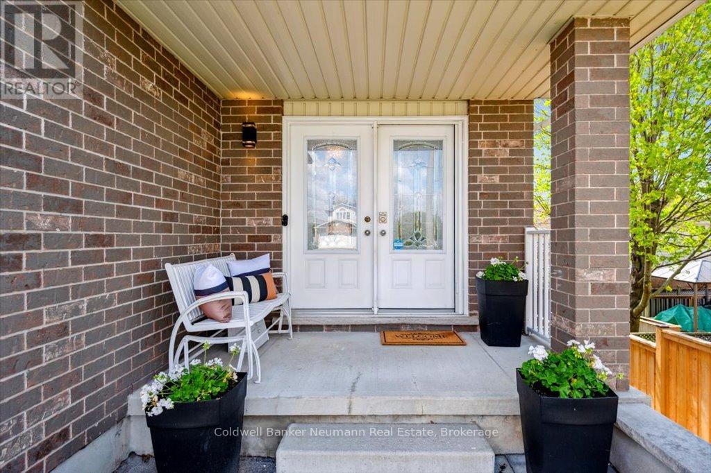 183 Clairfields Drive W, Guelph, Ontario  N1L 0A7 - Photo 3 - X12133314