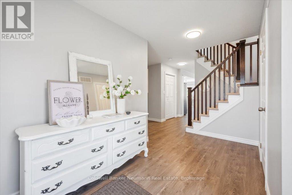 Property at 183 CLAIRFIELDS DRIVE W image 5