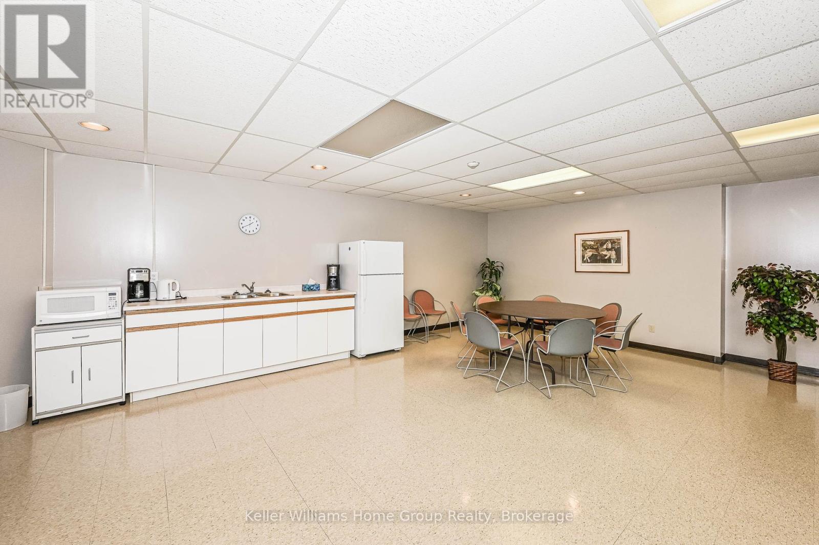 105 - 8 Christopher Court, Guelph, Ontario  N1G 4N7 - Photo 25 - X12133320