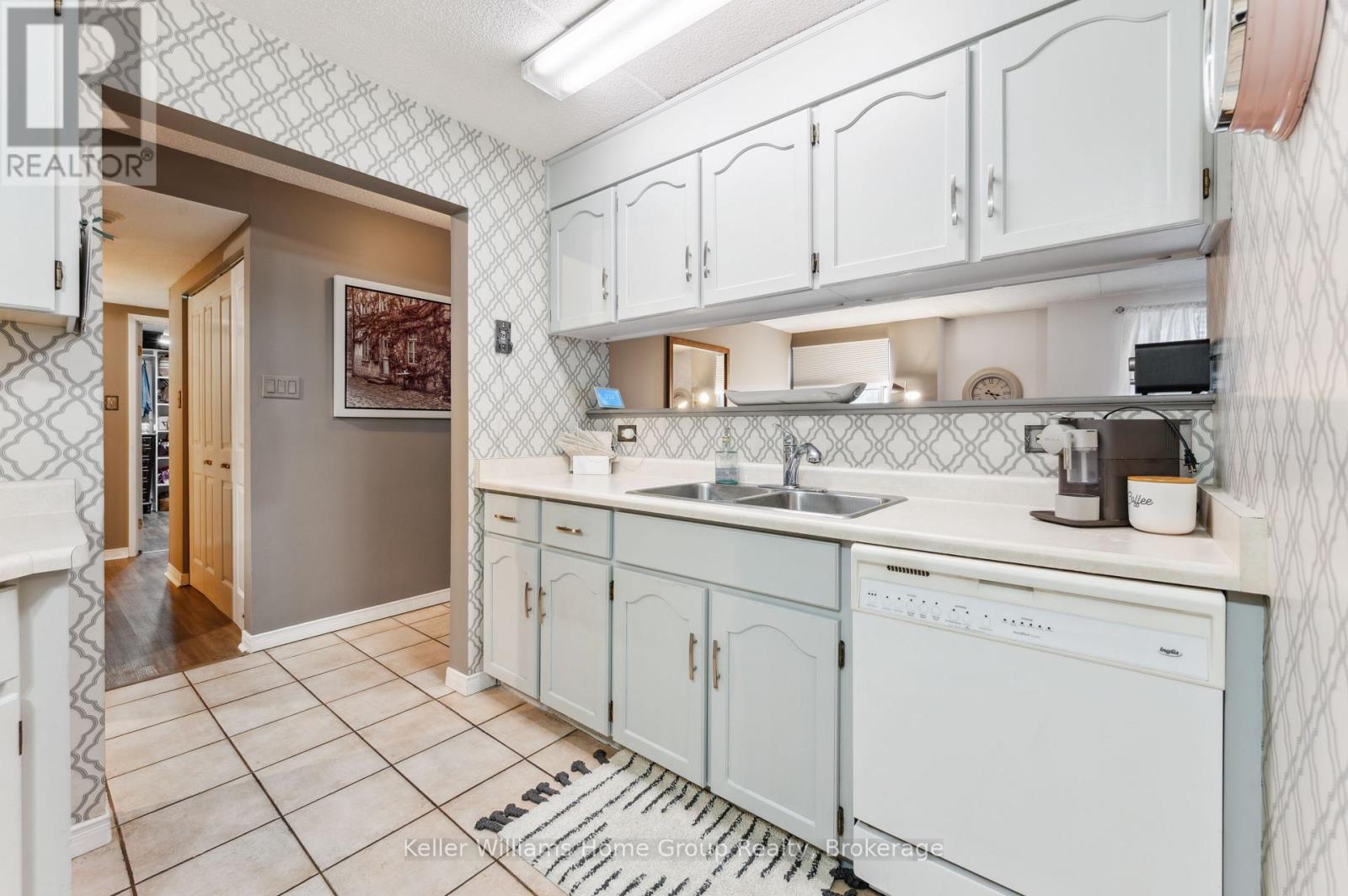 105 - 8 Christopher Court, Guelph, Ontario  N1G 4N7 - Photo 8 - X12133320