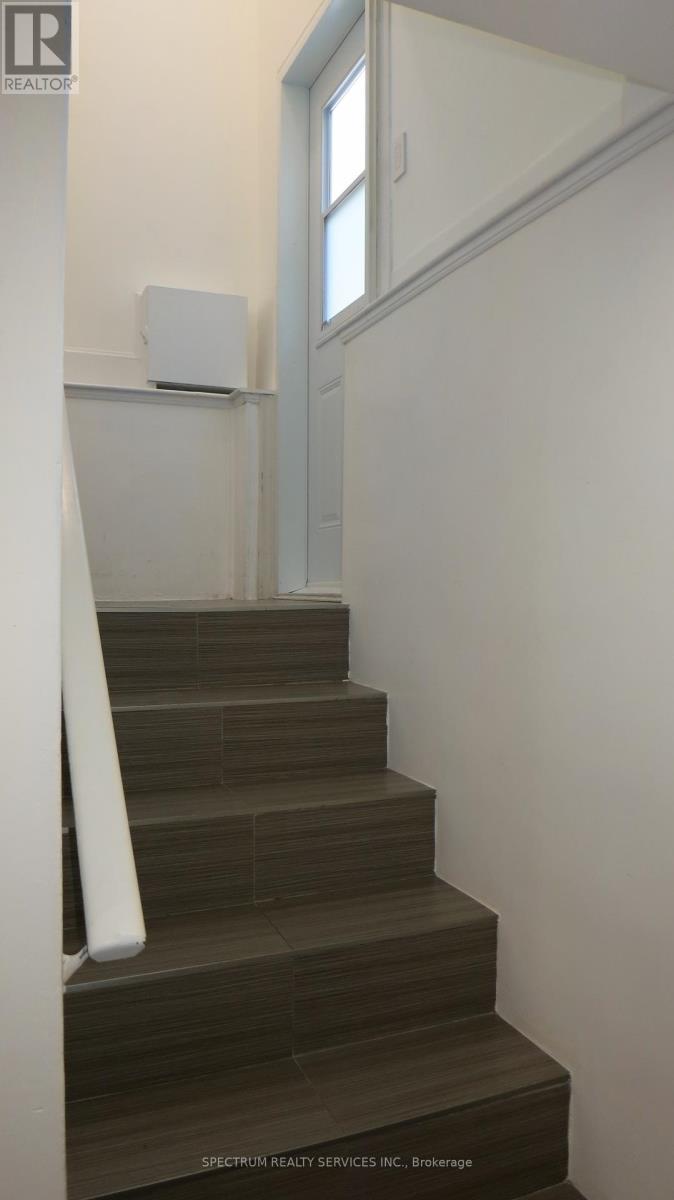 Bsmt - 639 Third Street, Mississauga, Ontario  L5G 1R8 - Photo 12 - W12133070