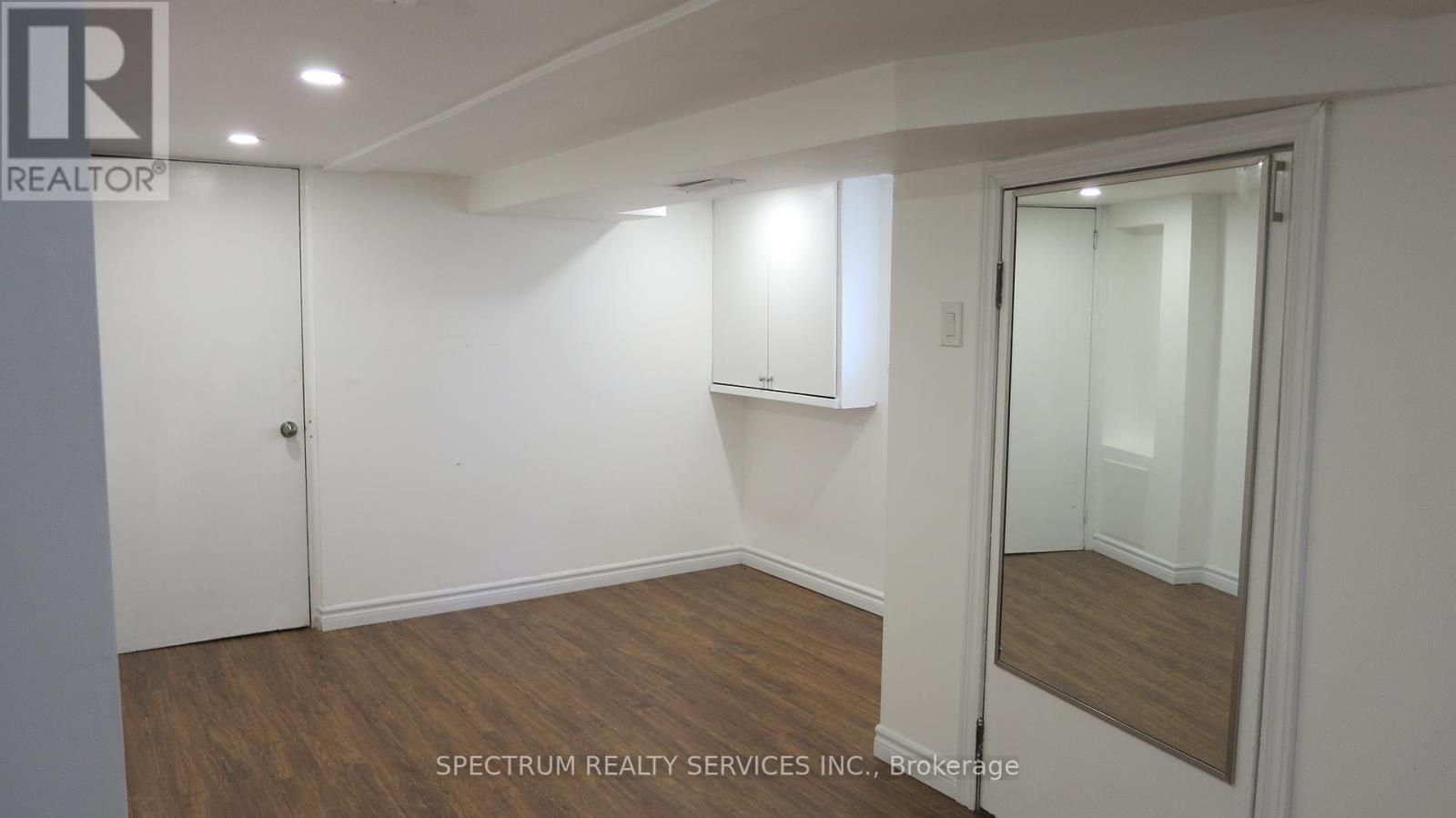 Bsmt - 639 Third Street, Mississauga, Ontario  L5G 1R8 - Photo 3 - W12133070
