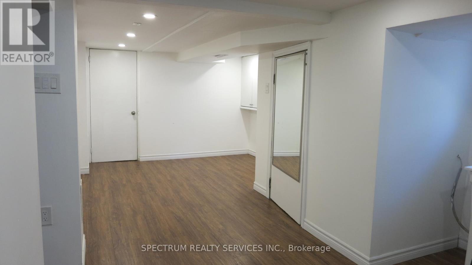 Bsmt - 639 Third Street, Mississauga, Ontario  L5G 1R8 - Photo 5 - W12133070