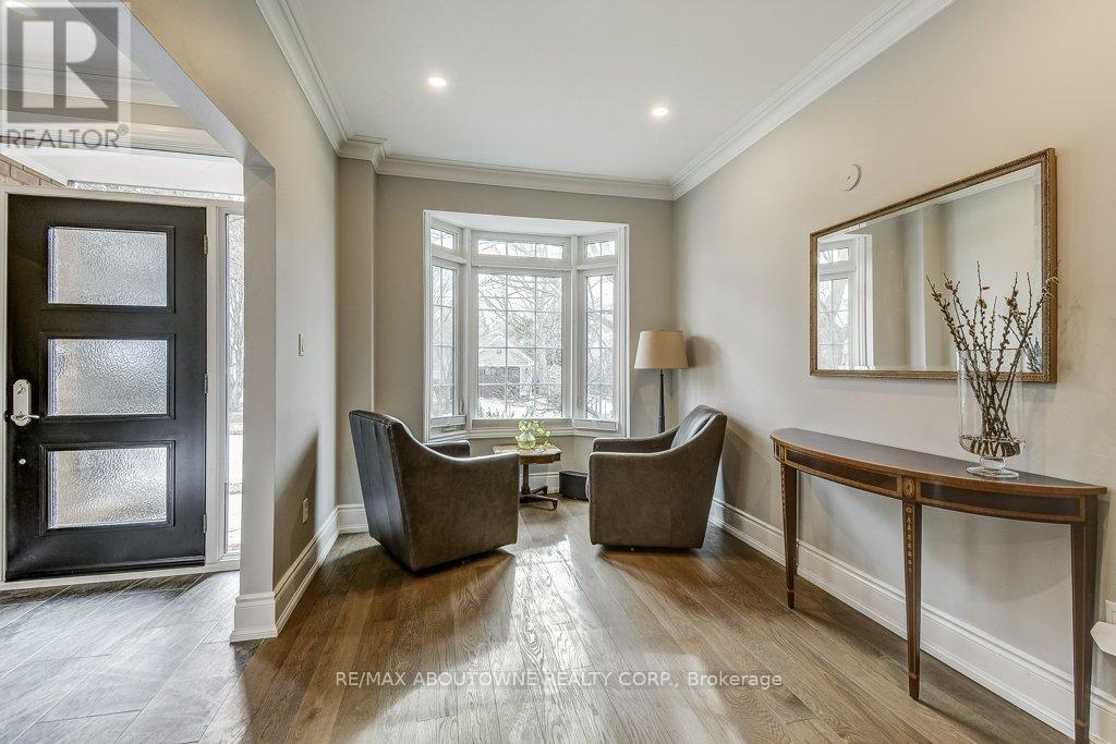 21 Chisholm Street, Oakville, Ontario  L6K 3W2 - Photo 12 - W12133086