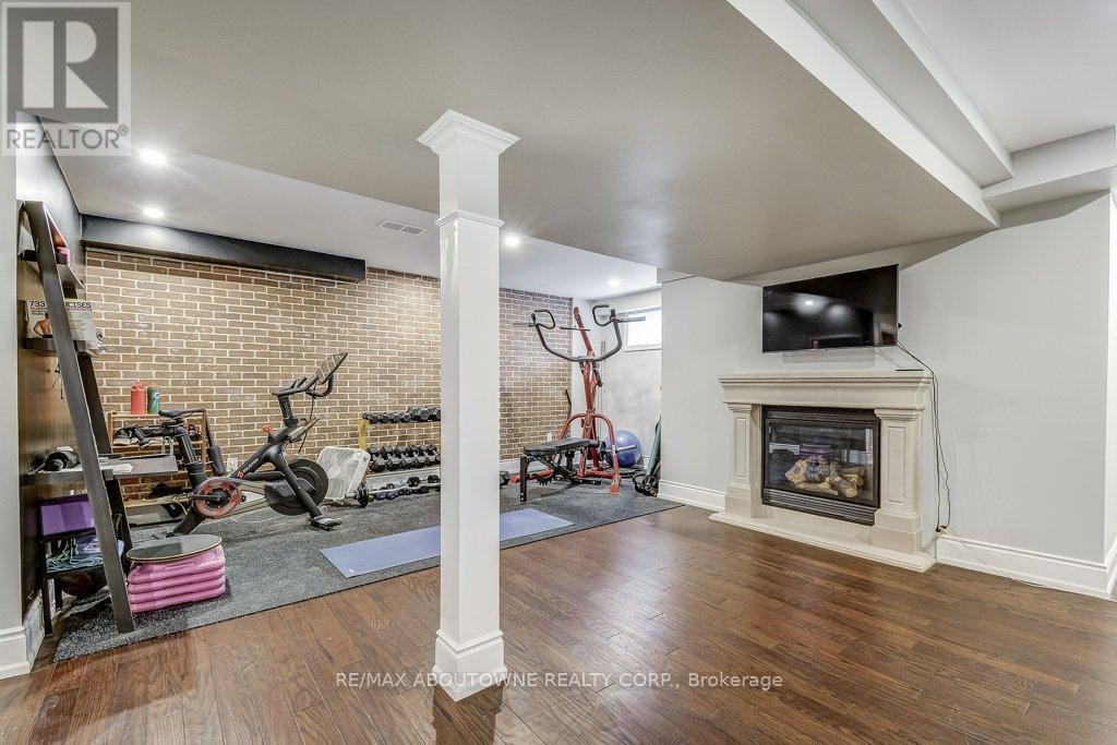 21 Chisholm Street, Oakville, Ontario  L6K 3W2 - Photo 29 - W12133086
