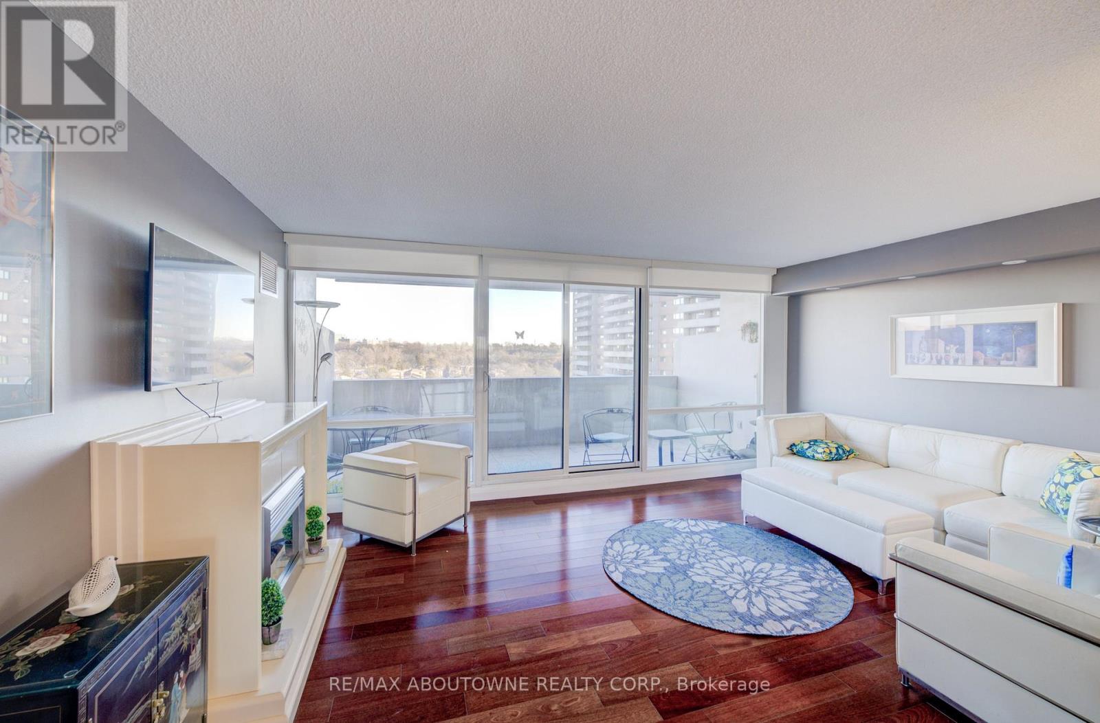 1006 - 260 Scarlett Road, Toronto (Rockcliffe-Smythe), Ontario  M6N 4X6 - Photo 11 - W12133088