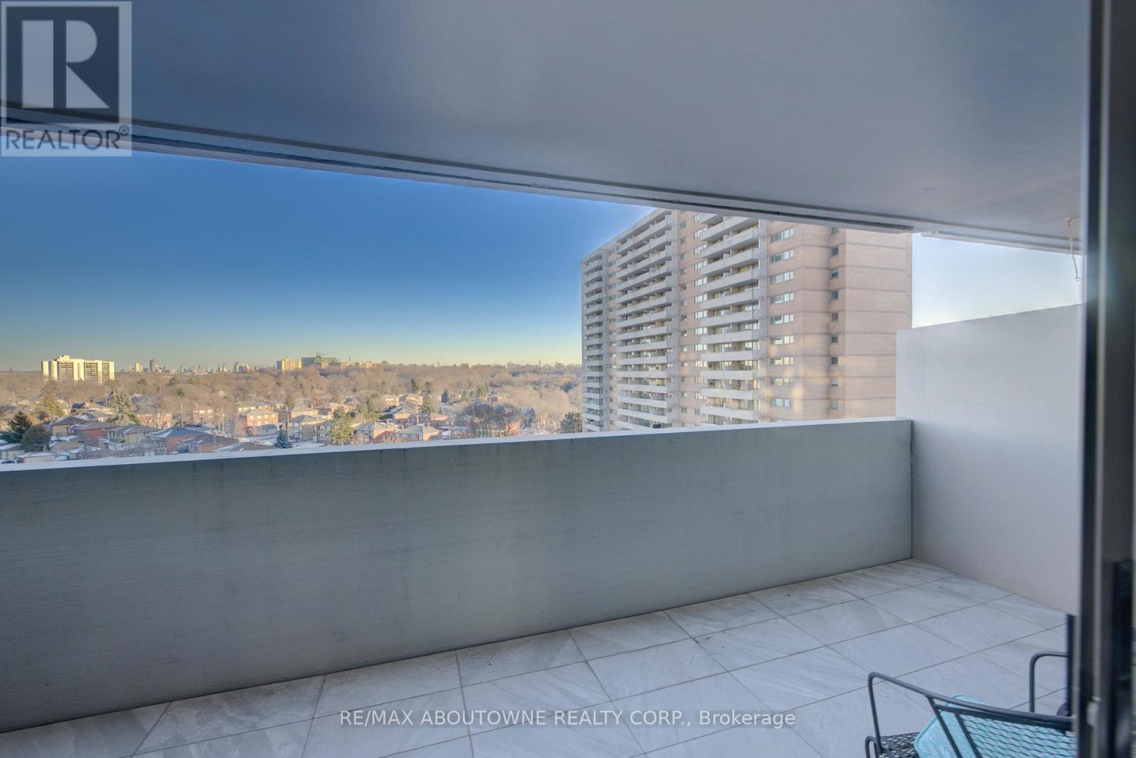 1006 - 260 Scarlett Road, Toronto (Rockcliffe-Smythe), Ontario  M6N 4X6 - Photo 14 - W12133088