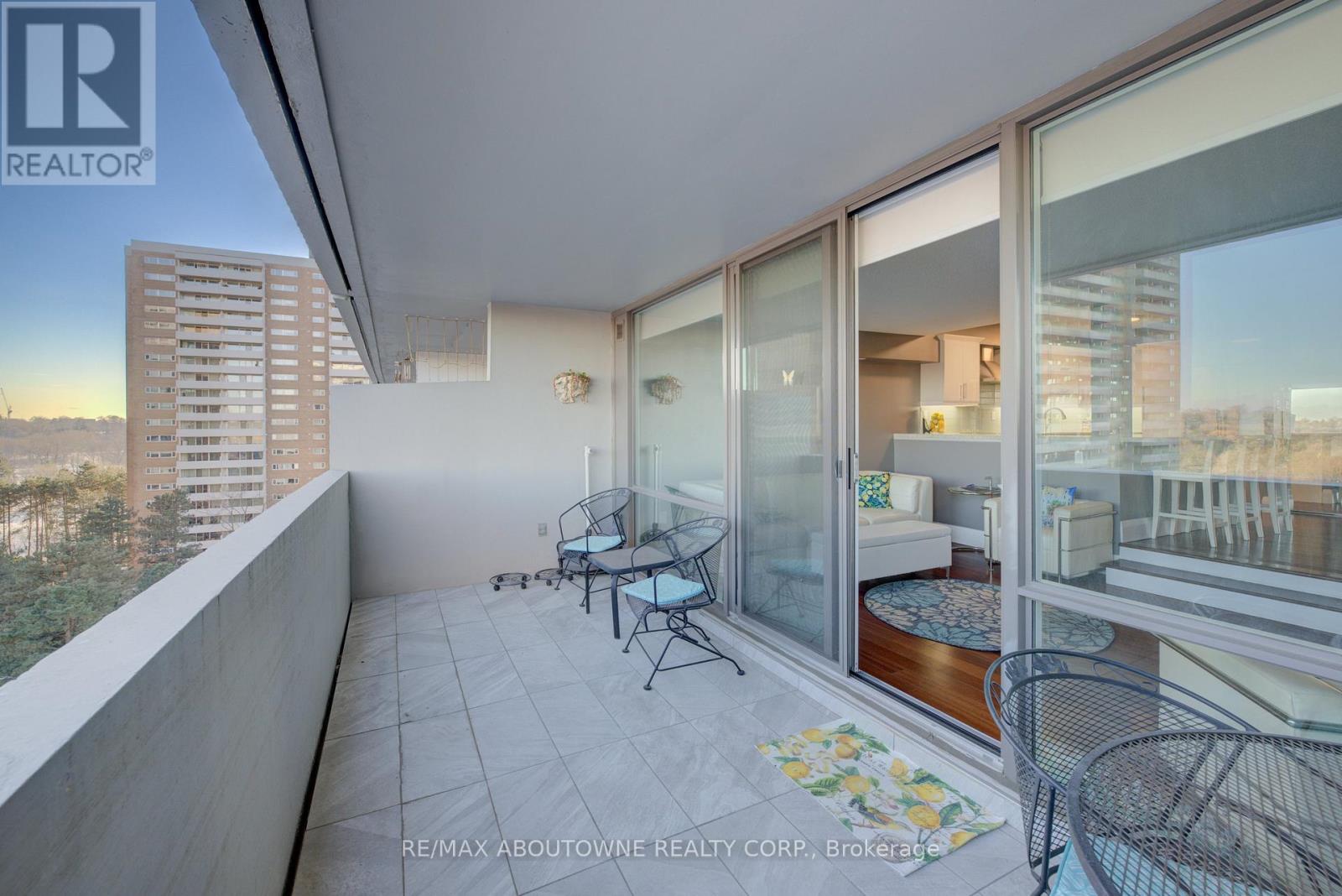 1006 - 260 Scarlett Road, Toronto (Rockcliffe-Smythe), Ontario  M6N 4X6 - Photo 15 - W12133088