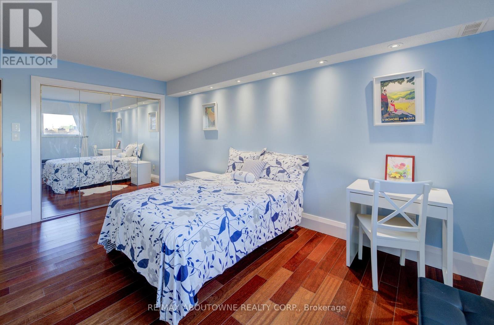 1006 - 260 Scarlett Road, Toronto (Rockcliffe-Smythe), Ontario  M6N 4X6 - Photo 18 - W12133088