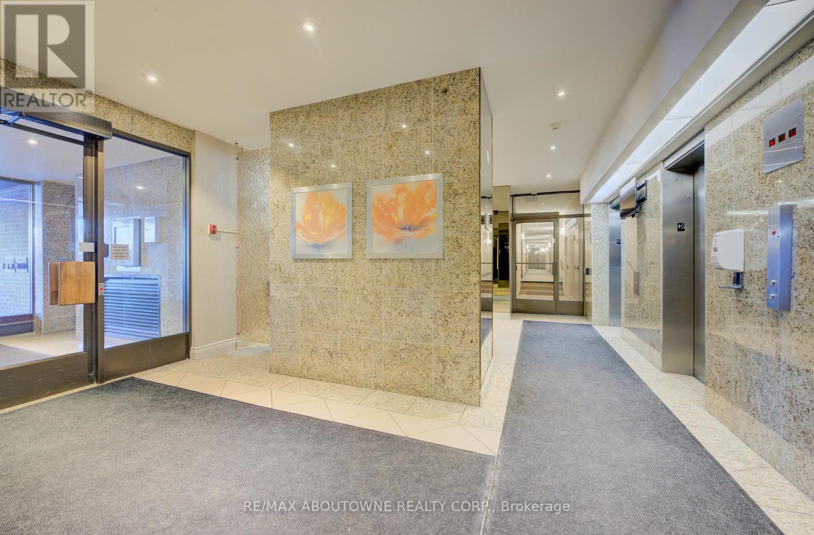 1006 - 260 Scarlett Road, Toronto (Rockcliffe-Smythe), Ontario  M6N 4X6 - Photo 19 - W12133088