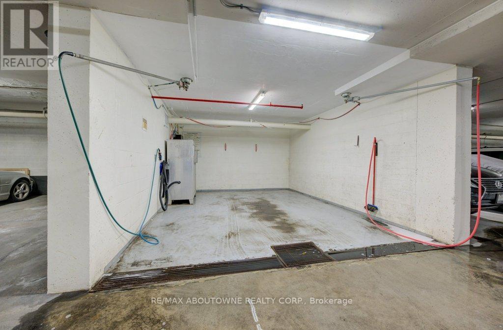 1006 - 260 Scarlett Road, Toronto (Rockcliffe-Smythe), Ontario  M6N 4X6 - Photo 31 - W12133088