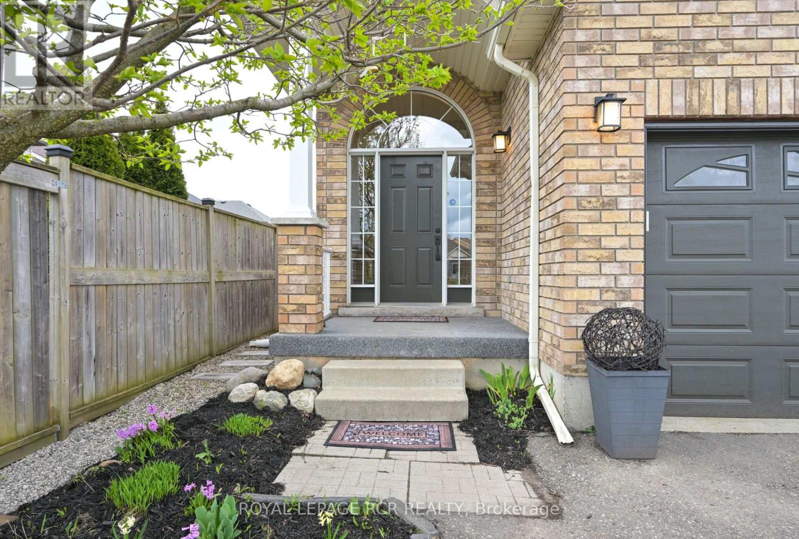 31 Murray Court, Orangeville, Ontario  L9W 0A1 - Photo 2 - W12133119