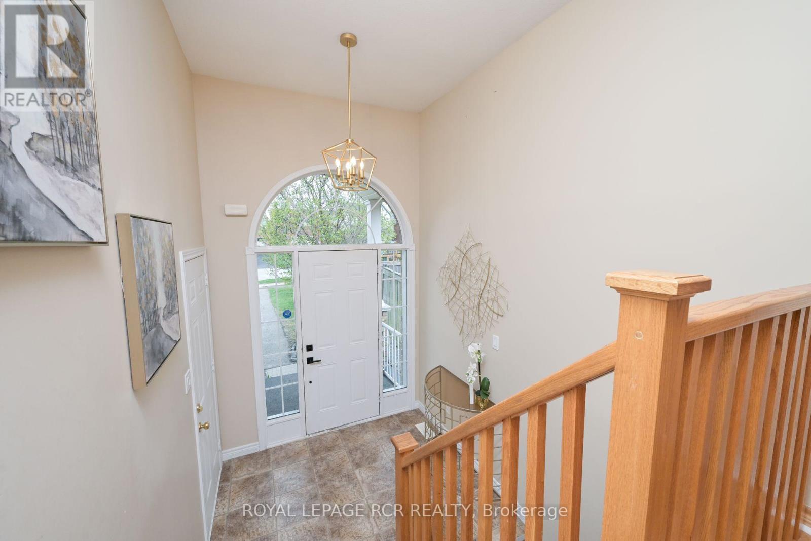 31 Murray Court, Orangeville, Ontario  L9W 0A1 - Photo 4 - W12133119