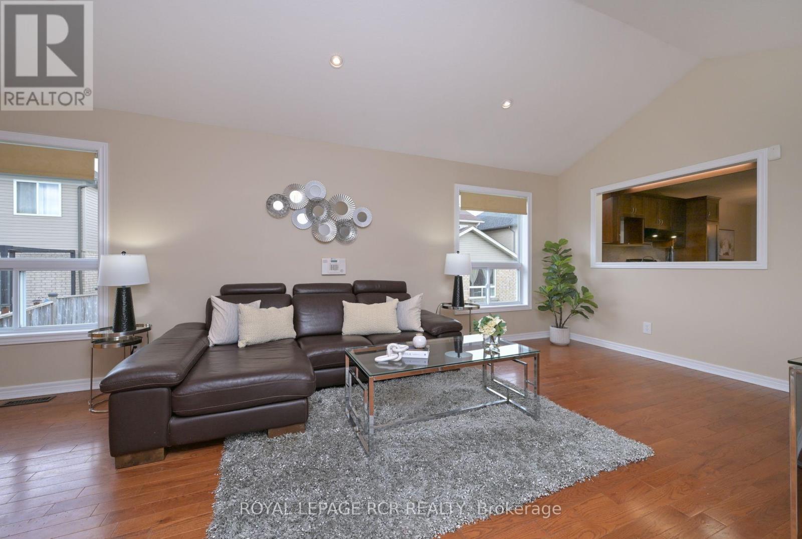 31 Murray Court, Orangeville, Ontario  L9W 0A1 - Photo 7 - W12133119