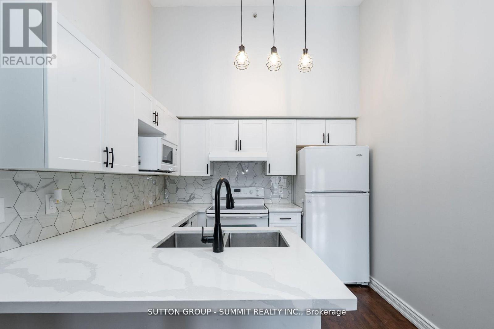 406 - 4015 Kilmer Drive, Burlington, Ontario  L7M 4M4 - Photo 6 - W12133140