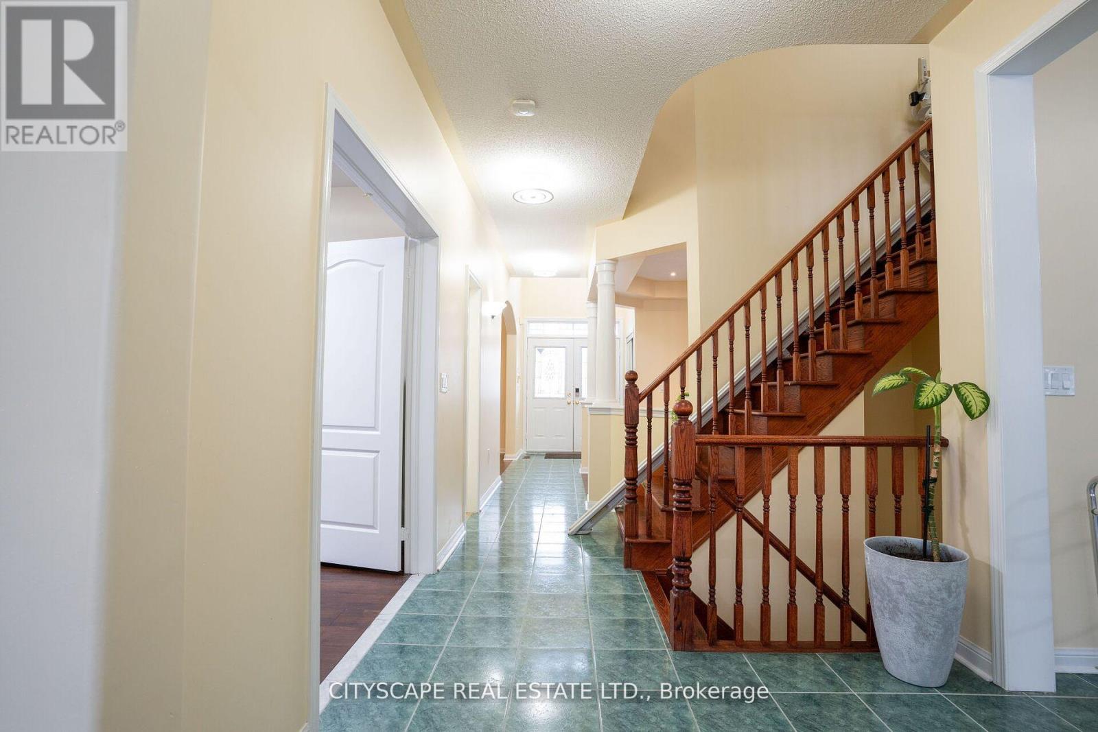 20 Binnery Drive, Brampton, Ontario  L6P 1A3 - Photo 14 - W12133237