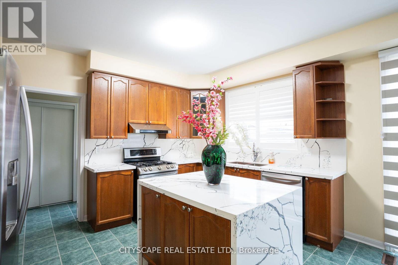20 Binnery Drive, Brampton, Ontario  L6P 1A3 - Photo 17 - W12133237