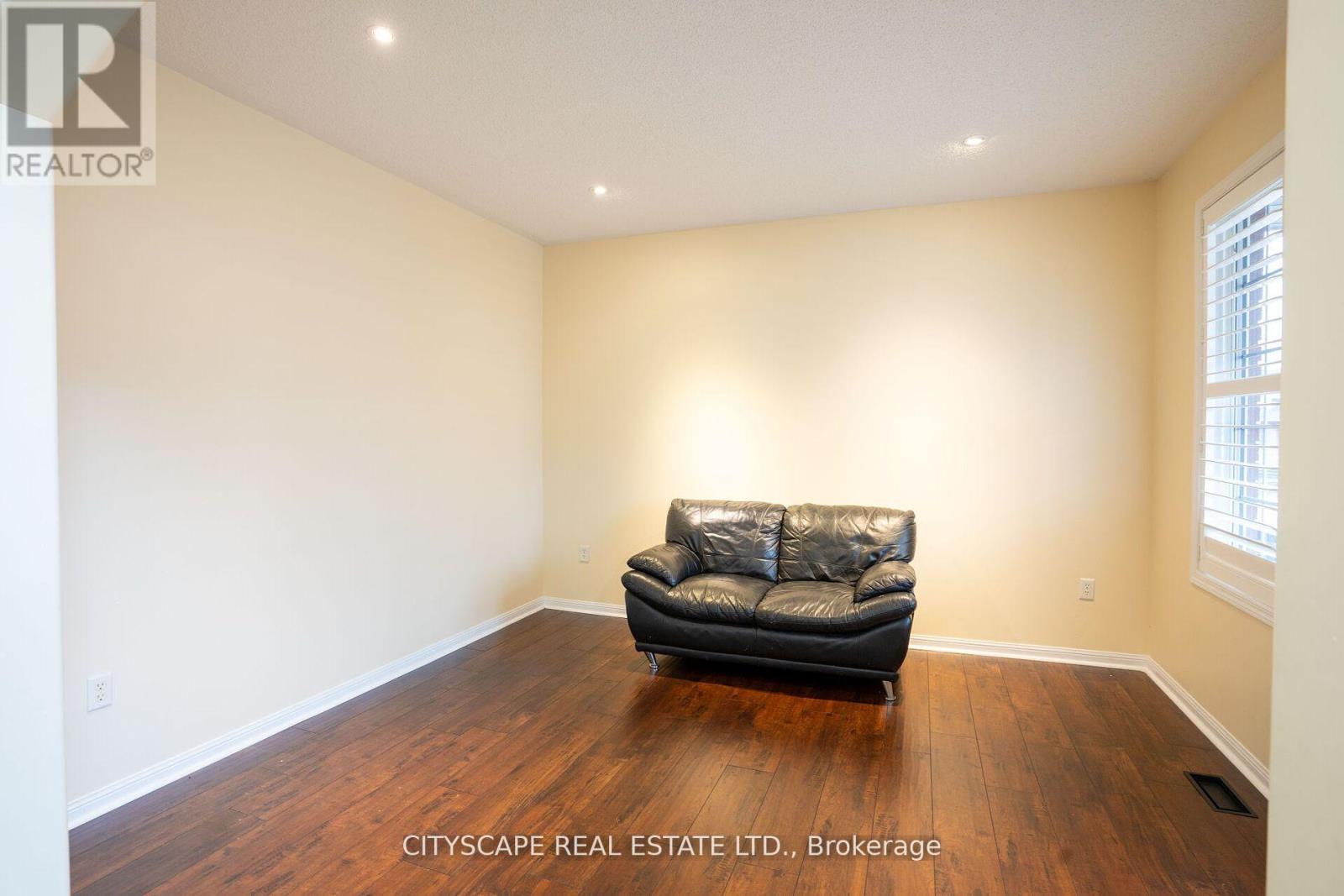 20 Binnery Drive, Brampton, Ontario  L6P 1A3 - Photo 6 - W12133237