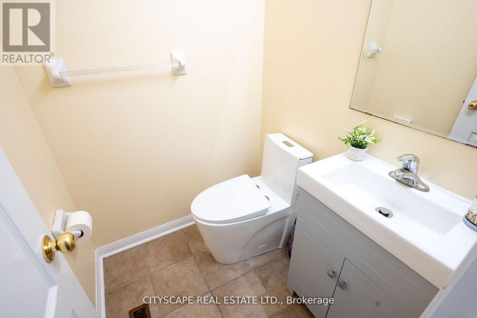20 Binnery Drive, Brampton, Ontario  L6P 1A3 - Photo 9 - W12133237