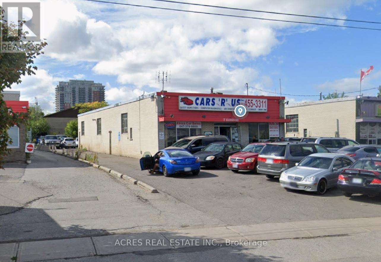 7 Hansen Road S, Brampton (Queen Street Corridor), Ontario  L6W 3H6 - Photo 10 - W12133262