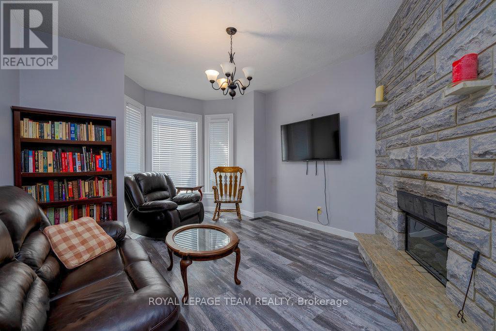 422 Donald B Munro Drive, Ottawa, Ontario  K0A 1L0 - Photo 12 - X12133344