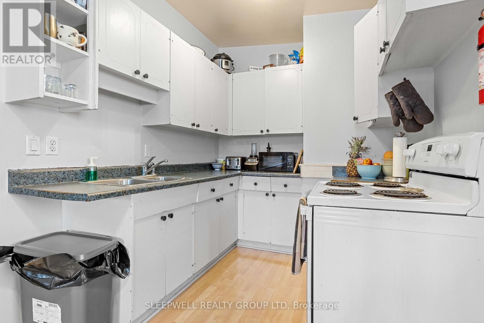 844 Norton Avenue, Ottawa, Ontario  K2B 5P6 - Photo 12 - X12133398