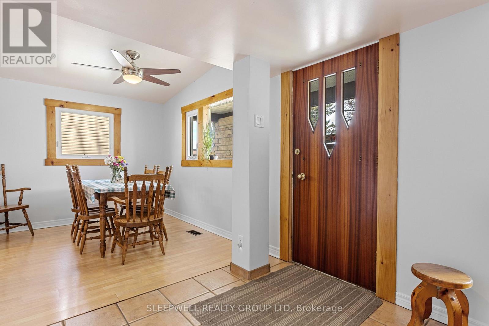 844 Norton Avenue, Ottawa, Ontario  K2B 5P6 - Photo 6 - X12133398