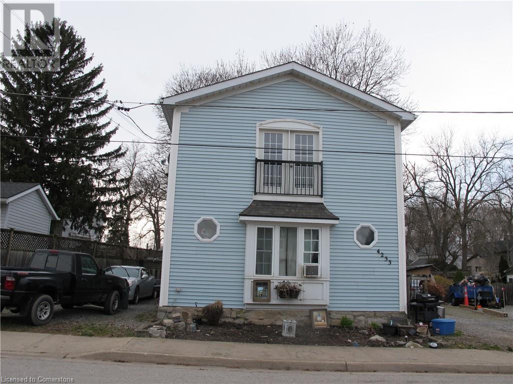 4233 May Avenue, Niagara Falls, Ontario  L2E 3H9 - Photo 1 - 40717190