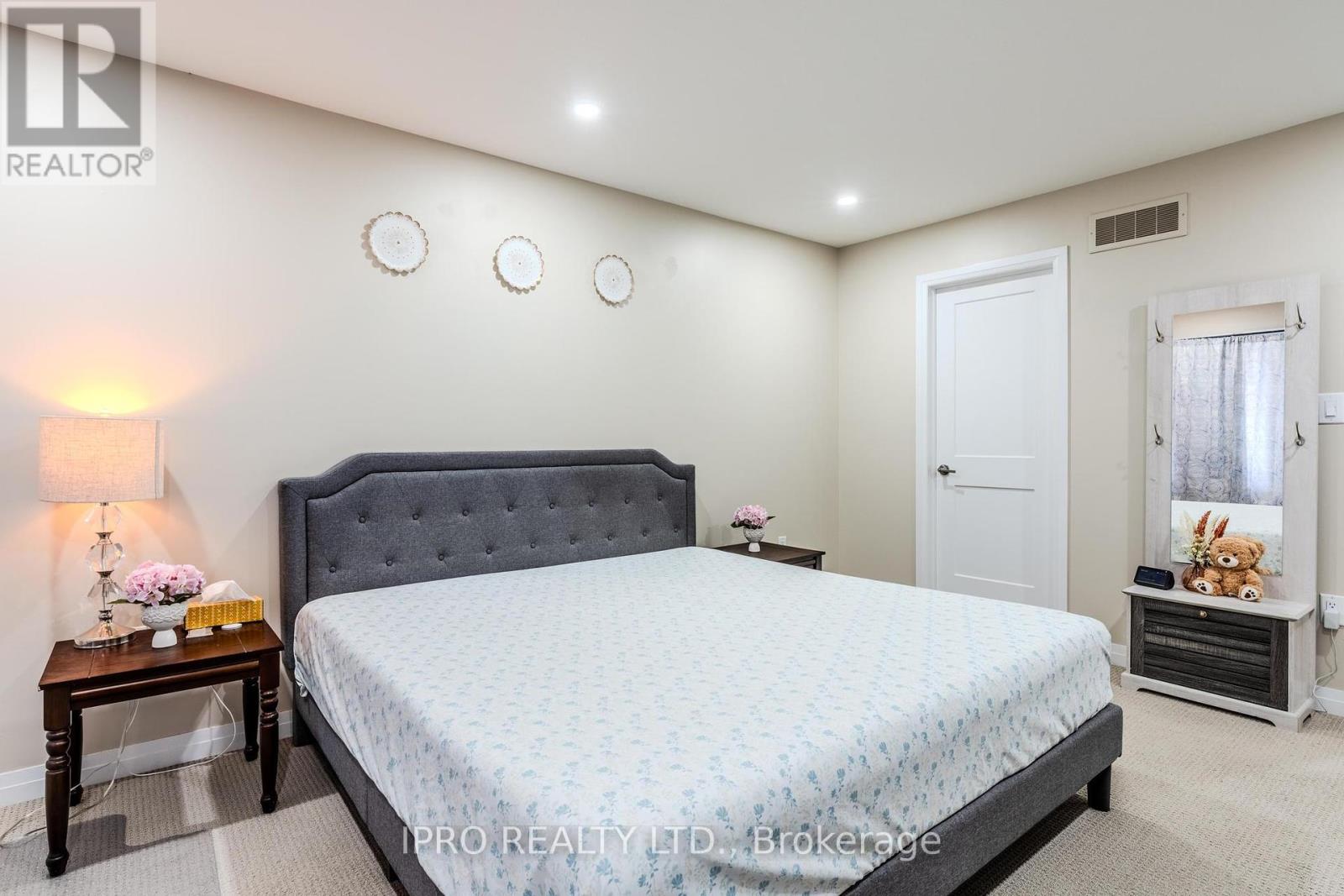 4002 Crown Street, Lincoln, Ontario  L0R 1B7 - Photo 15 - X12133038