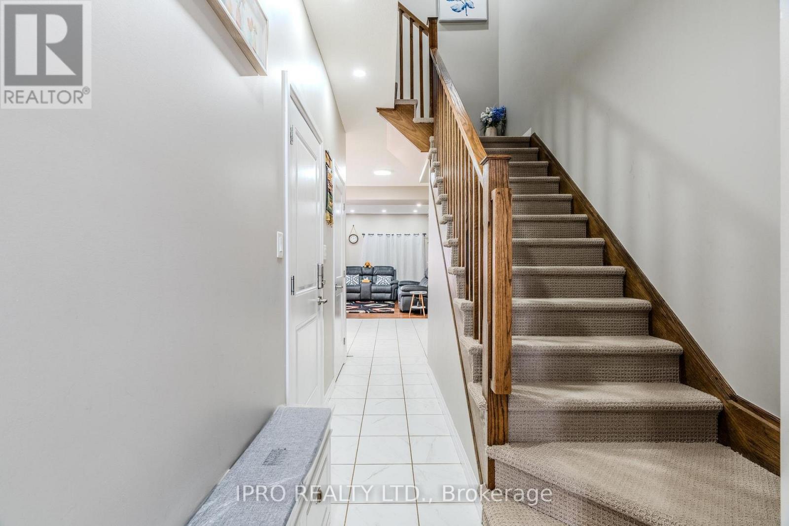 4002 Crown Street, Lincoln, Ontario  L0R 1B7 - Photo 3 - X12133038