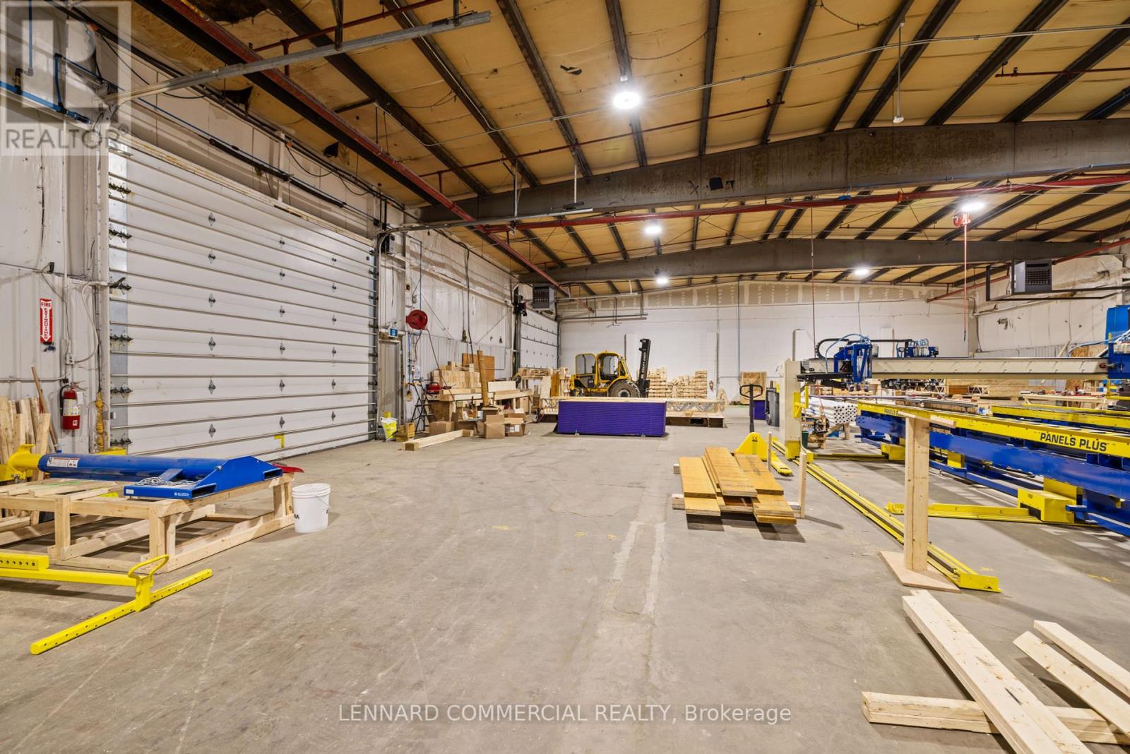1 Firestone Road, Strathroy-Caradoc, Ontario  N7G 4L9 - Photo 11 - X12133154