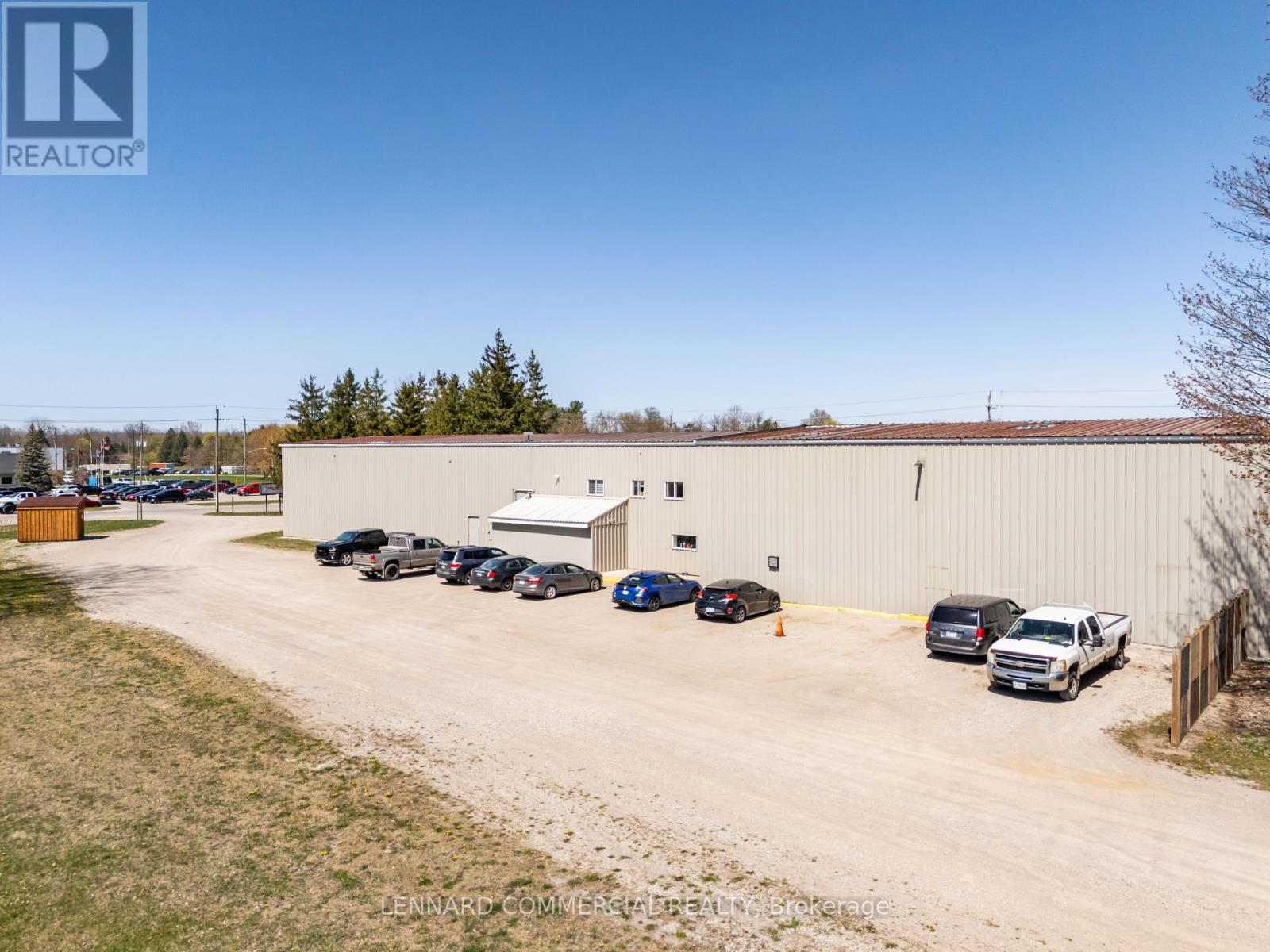 1 Firestone Road, Strathroy-Caradoc, Ontario  N7G 4L9 - Photo 5 - X12133154