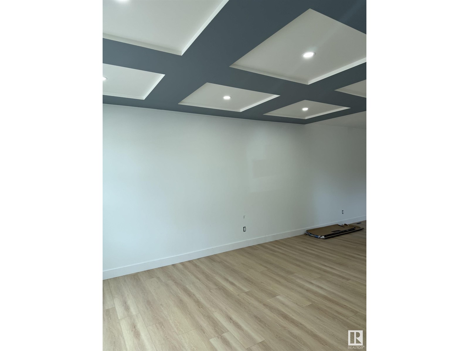 Property at 11923 123 ST NW image 3