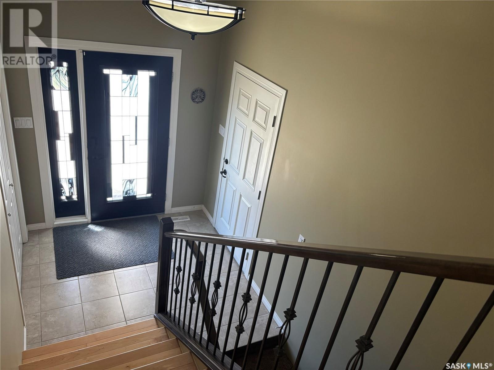 Property at 635 4th AVENUE SE image 3