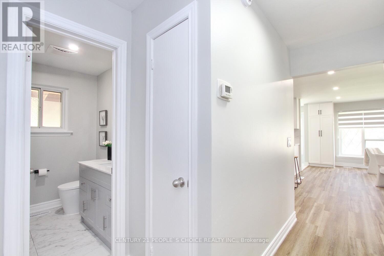 6 Midhurst Drive, Toronto, Ontario  M9V 1Z7 - Photo 27 - W12133244