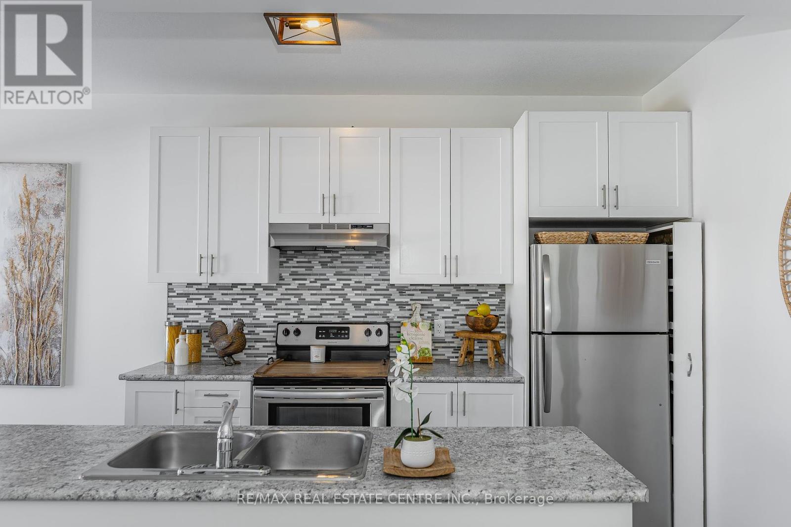 172 Links Crescent, Woodstock, Ontario  N4T 0L9 - Photo 11 - X12125572