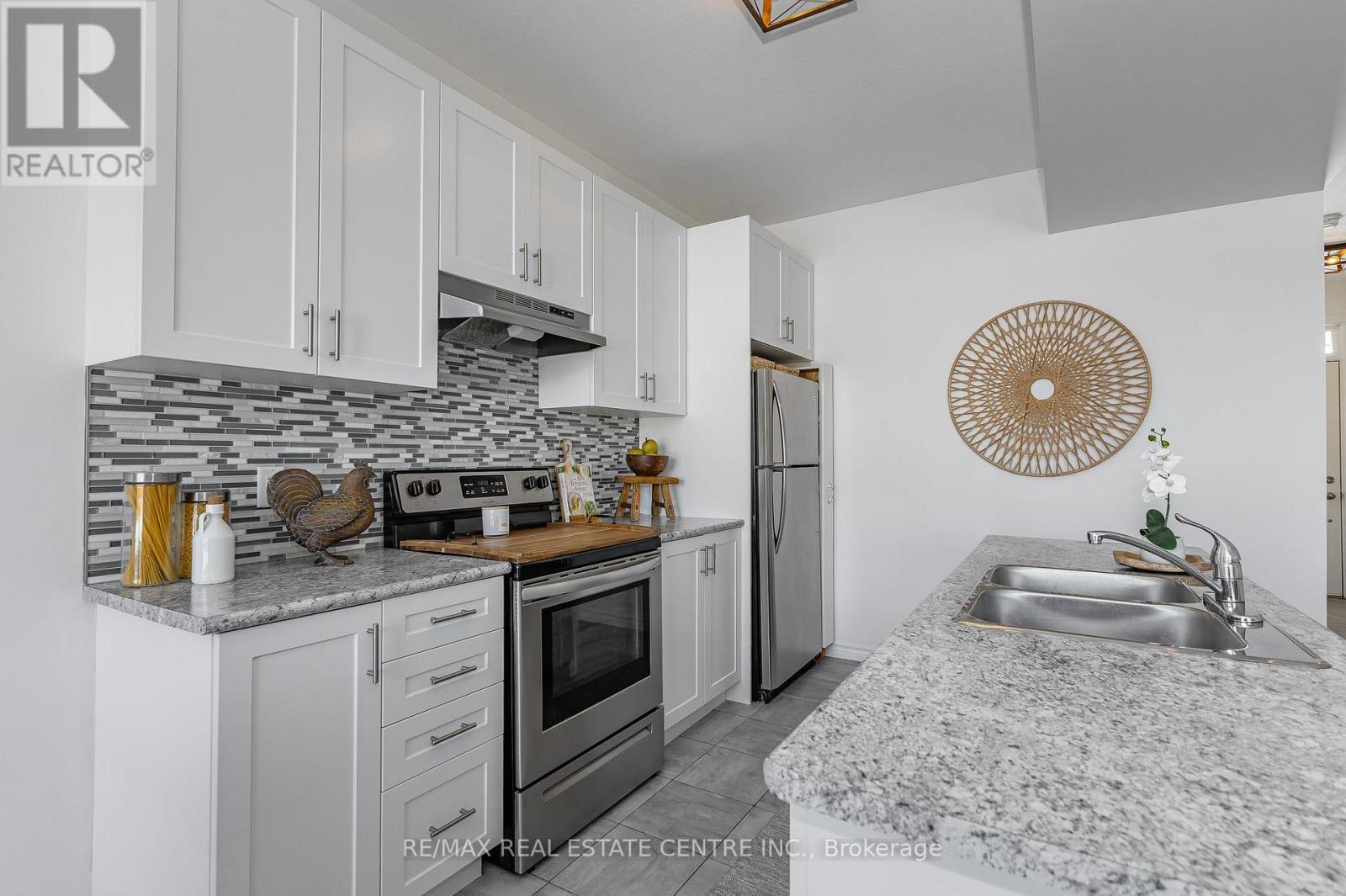 172 Links Crescent, Woodstock, Ontario  N4T 0L9 - Photo 15 - X12125572