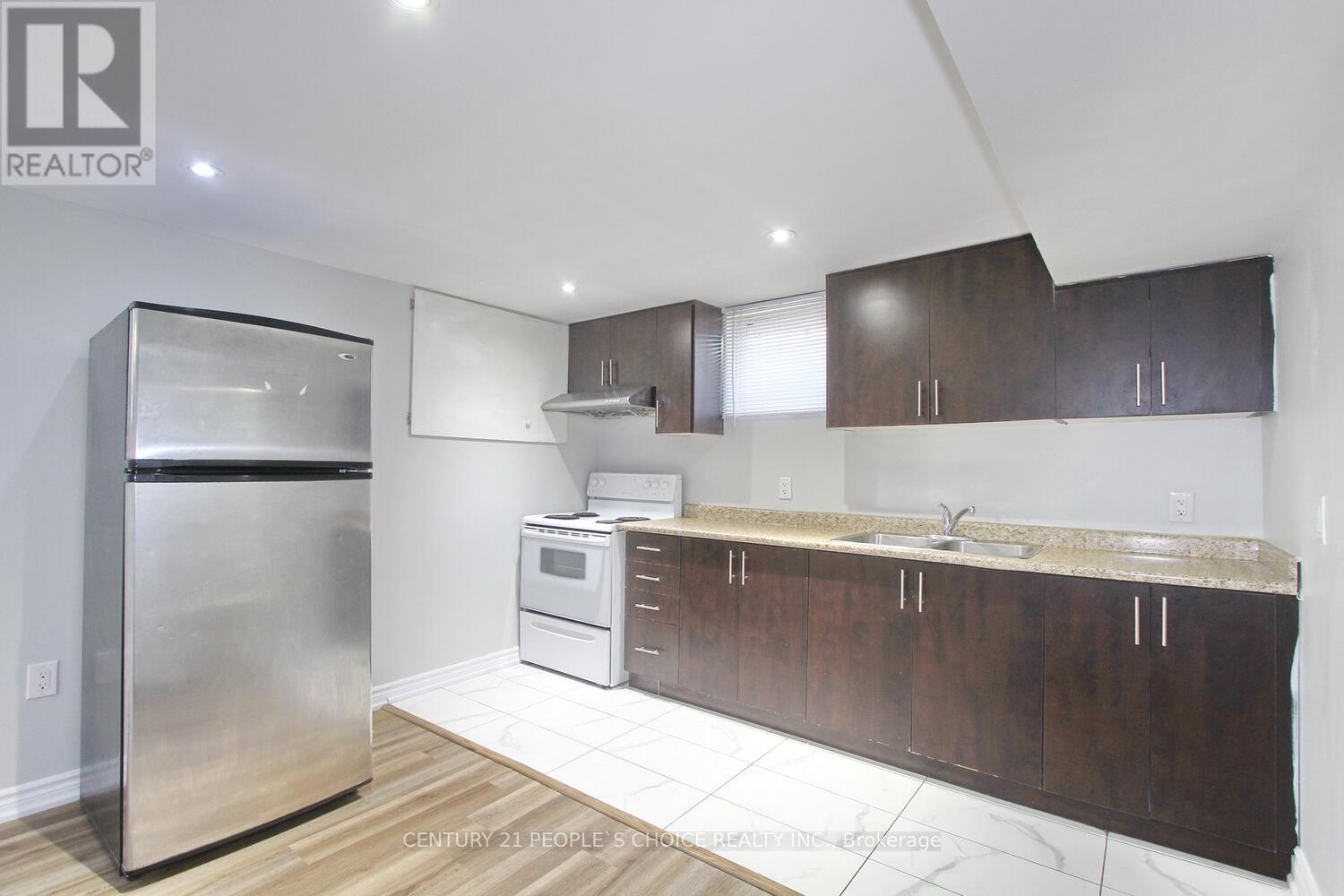 6 Midhurst Drive, Toronto, Ontario  M9V 1Z7 - Photo 37 - W12133244