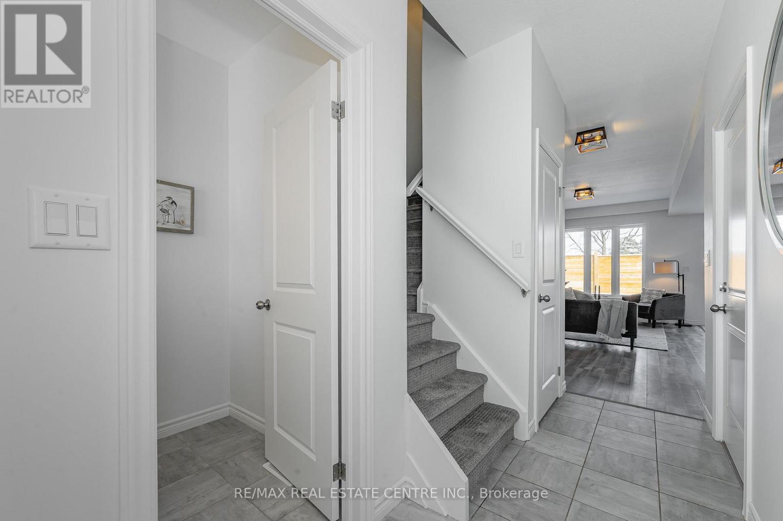 172 Links Crescent, Woodstock, Ontario  N4T 0L9 - Photo 3 - X12125572