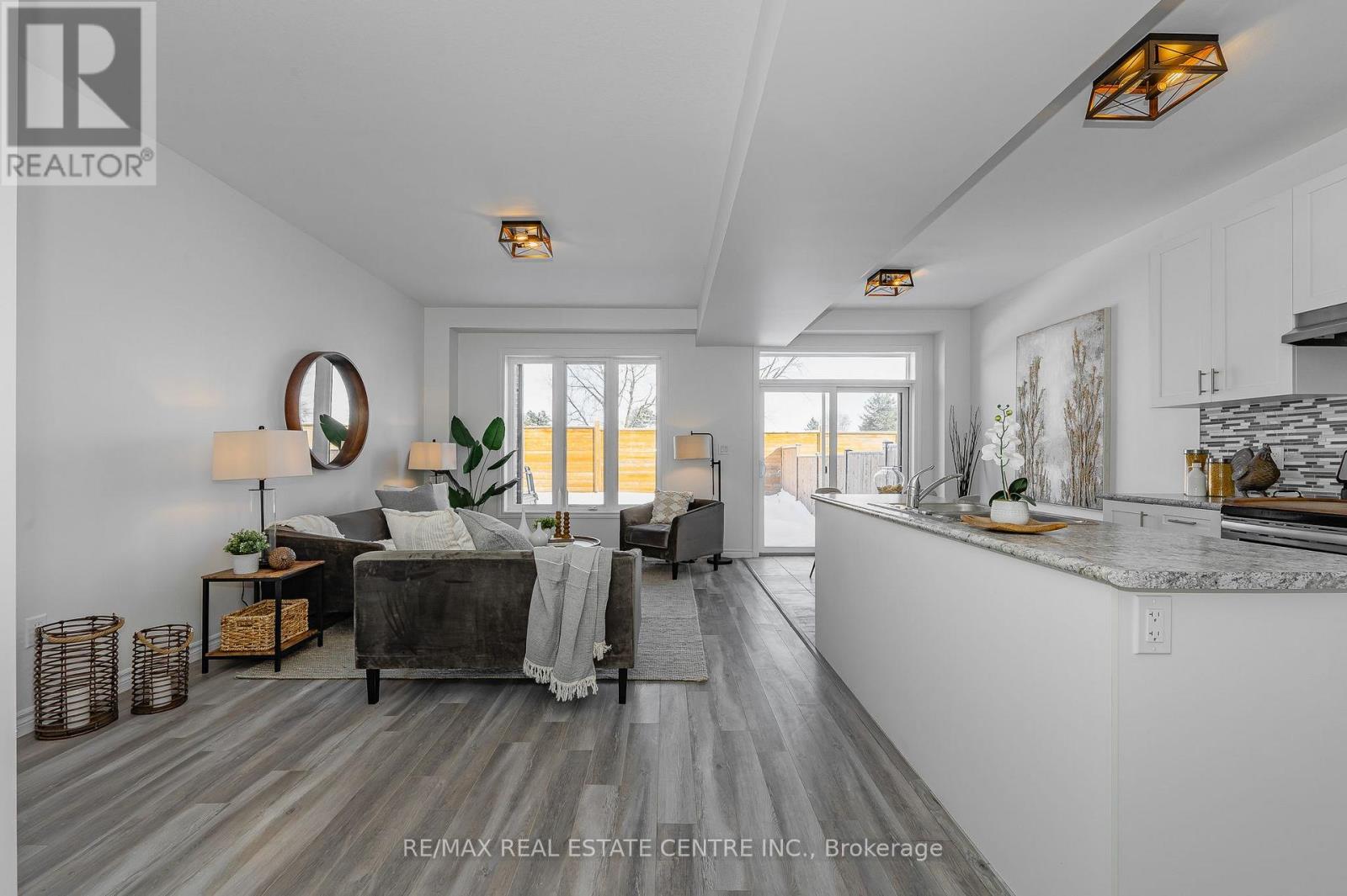 172 Links Crescent, Woodstock, Ontario  N4T 0L9 - Photo 4 - X12125572