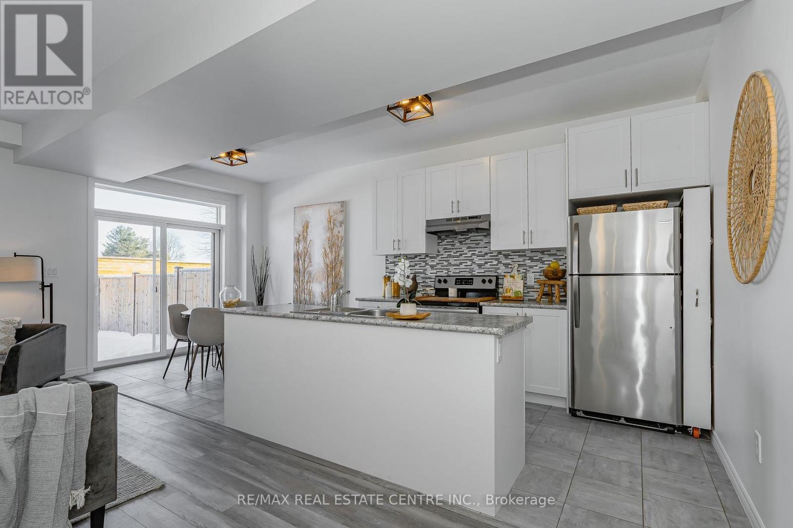 172 Links Crescent, Woodstock, Ontario  N4T 0L9 - Photo 9 - X12125572
